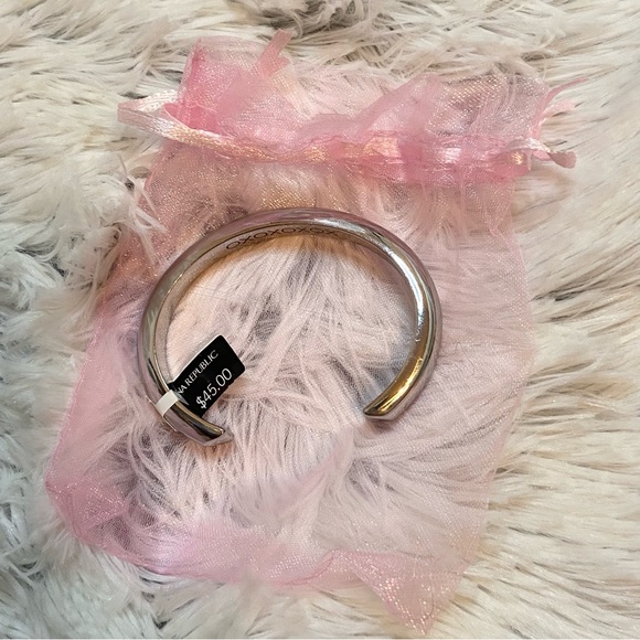 NEW Banana Republic XOXO Engraved Bracelet - Picture 3 of 3